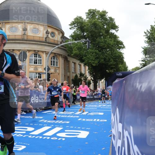 29.06.2025 - hella hamburg halbmarathon Strokosch-Dieckow http://msf.ph/oto/8263905 29.06.2025 10:44:20 Ziel 1057, 1220, 1413, 1415, 1902, 4310, 4691, 5275, 5884, 7005, 7191, 8722, 9444, 12327, 12528, 14667, 16301, 16316, 16547, 16803, 16893, 17729, 18806 meine-sportfotos.de