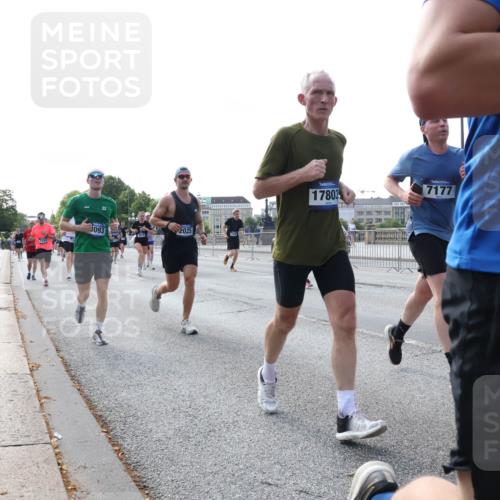 29.06.2025 - hella hamburg halbmarathon Lena Gebhardt http://msf.ph/oto/8263917 29.06.2025 09:57:12 Lombardsbrücke 1030, 1327, 1381, 1442, 1537, 1657, 1783, 1833, 2013, 2025, 2074, 2111, 2119, 2252, 2340, 2378, 2396, 2595, 2814, 2839, 2855, 2869, 2878, 3048, 3093, 3103, 3310, 3575, 3652, 3698, 3791, 4299, 4377, 4558, 4635, 4726, 4770, 4897, 4986, 5008, 5013, 5018, 5021, 5169, 5194, 5319, 5744, 5839, 6033, 6125, 6377, 6631, 6720, 6762, 6795, 6942, 7176, 7177, 7221, 7259, 7742, 7918, 8112, 8313, 8572, 8587, 8618, 8651, 8661, 8710, 8813, 8863, 8921, 8930, 9060, 9082, 9316, 9497, 10191 meine-sportfotos.de