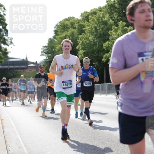 29.06.2025 - hella hamburg halbmarathon Jannik Wohlers http://msf.ph/oto/8263930 29.06.2025 09:59:44 Lombardsbrücke 1006, 1125, 1180, 1239, 1264, 1914, 2099, 2159, 2348, 2447, 2582, 2584, 2677, 2910, 3181, 3898, 4013, 4231, 4632, 4772, 4796, 5272, 5341, 6104, 6462, 6581, 6587, 6636, 6891, 6892, 7159, 7717, 7786, 7824, 8223, 8394, 8531, 8573, 8730, 9611, 10044, 10268, 10337, 10534, 10742, 10759, 10788, 11158, 11159, 11797, 11799, 11992, 12213, 12248, 12513, 13847, 13993, 14139, 14429, 14750, 14785, 15097, 15431, 16327, 17160, 17468, 17525 meine-sportfotos.de