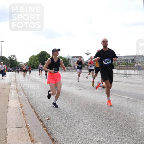 29.06.2025 - hella hamburg halbmarathon Lena Gebhardt http://msf.ph/oto/8263940 29.06.2025 10:11:06 Lombardsbrücke 1166, 1186, 1723, 1781, 2868, 3837, 4287, 4389, 5254, 5653, 5990, 5991, 7250, 7271, 7370, 8171, 8206, 8207, 8368, 8561, 9119, 9169, 9829, 10196, 11149, 11355, 11887, 12286, 12426, 12556, 12571, 12790, 12836, 13588, 13594, 13603, 14022, 14149, 14270, 15009, 15214, 15252, 15908, 16383, 16808, 17142, 17500, 17532, 17787, 18949, 19172, 19241 meine-sportfotos.de
