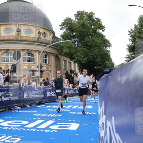 29.06.2025 - hella hamburg halbmarathon Strokosch-Dieckow http://msf.ph/oto/8263948 29.06.2025 10:44:24 Ziel 1057, 1220, 1902, 4310, 4691, 7191, 7322, 8928, 12327, 12528, 12554, 14464, 14667, 16547, 16803, 17097, 17729, 18765, 18806 meine-sportfotos.de
