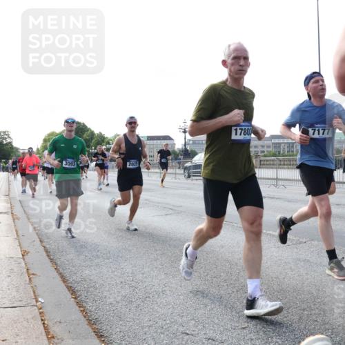 29.06.2025 - hella hamburg halbmarathon Lena Gebhardt http://msf.ph/oto/8263959 29.06.2025 09:57:12 Lombardsbrücke 1030, 1327, 1381, 1442, 1537, 1657, 1783, 1833, 2013, 2025, 2074, 2111, 2119, 2252, 2340, 2378, 2396, 2595, 2814, 2839, 2855, 2869, 2878, 3048, 3093, 3103, 3310, 3575, 3652, 3698, 3791, 4299, 4377, 4558, 4635, 4726, 4770, 4897, 4986, 5008, 5013, 5018, 5021, 5169, 5194, 5319, 5744, 5839, 6033, 6125, 6377, 6631, 6720, 6762, 6795, 6942, 7176, 7177, 7221, 7259, 7742, 7918, 8112, 8313, 8572, 8587, 8618, 8651, 8661, 8710, 8813, 8863, 8921, 8930, 9060, 9082, 9316, 9497, 10191 meine-sportfotos.de