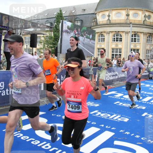 29.06.2025 - hella hamburg halbmarathon Michael Strokosch http://msf.ph/oto/8263975 29.06.2025 10:52:05 Ziel 4033, 5336, 6390, 7130, 7409, 7724, 7732, 8413, 8977, 10057, 15356, 15506, 15829, 16179, 16666, 17978, 18869 meine-sportfotos.de