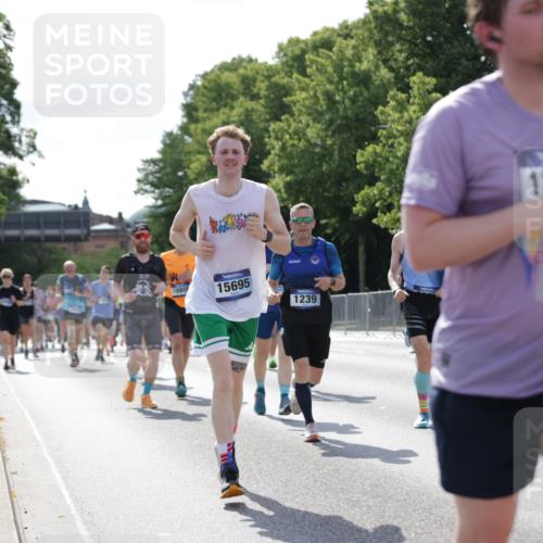 29.06.2025 - hella hamburg halbmarathon Jannik Wohlers http://msf.ph/oto/8263984 29.06.2025 09:59:44 Lombardsbrücke 1006, 1125, 1180, 1239, 1264, 1914, 2099, 2159, 2348, 2447, 2582, 2584, 2677, 2910, 3181, 3898, 4013, 4231, 4632, 4772, 4796, 5272, 5341, 6104, 6462, 6581, 6587, 6636, 6891, 6892, 7159, 7717, 7786, 7824, 8223, 8394, 8531, 8573, 8730, 9611, 10044, 10268, 10337, 10534, 10742, 10759, 10788, 11158, 11159, 11797, 11799, 11992, 12213, 12248, 12513, 13847, 13993, 14139, 14429, 14750, 14785, 15097, 15431, 16327, 17160, 17468, 17525 meine-sportfotos.de