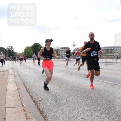 29.06.2025 - hella hamburg halbmarathon Lena Gebhardt http://msf.ph/oto/8263988 29.06.2025 10:11:06 Lombardsbrücke 1166, 1186, 1723, 1781, 2868, 3837, 4287, 4389, 5254, 5653, 5990, 5991, 7250, 7271, 7370, 8171, 8206, 8207, 8368, 8561, 9119, 9169, 9829, 10196, 11149, 11355, 11887, 12286, 12426, 12556, 12571, 12790, 12836, 13588, 13594, 13603, 14022, 14149, 14270, 15009, 15214, 15252, 15908, 16383, 16808, 17142, 17500, 17532, 17787, 18949, 19172, 19241 meine-sportfotos.de