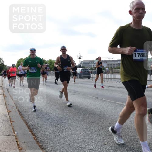 29.06.2025 - hella hamburg halbmarathon Lena Gebhardt http://msf.ph/oto/8263995 29.06.2025 09:57:12 Lombardsbrücke 1030, 1327, 1381, 1442, 1537, 1657, 1783, 1833, 2013, 2025, 2074, 2111, 2119, 2252, 2340, 2378, 2396, 2595, 2814, 2839, 2855, 2869, 2878, 3048, 3093, 3103, 3310, 3575, 3652, 3698, 3791, 4299, 4377, 4558, 4635, 4726, 4770, 4897, 4986, 5008, 5013, 5018, 5021, 5169, 5194, 5319, 5744, 5839, 6033, 6125, 6377, 6631, 6720, 6762, 6795, 6942, 7176, 7177, 7221, 7259, 7742, 7918, 8112, 8313, 8572, 8587, 8618, 8651, 8661, 8710, 8813, 8863, 8921, 8930, 9060, 9082, 9316, 9497, 10191 meine-sportfotos.de