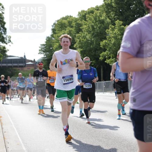 29.06.2025 - hella hamburg halbmarathon Jannik Wohlers http://msf.ph/oto/8264035 29.06.2025 09:59:44 Lombardsbrücke 1006, 1125, 1180, 1239, 1264, 1914, 2099, 2159, 2348, 2447, 2582, 2584, 2677, 2910, 3181, 3898, 4013, 4231, 4632, 4772, 4796, 5272, 5341, 6104, 6462, 6581, 6587, 6636, 6891, 6892, 7159, 7717, 7786, 7824, 8223, 8394, 8531, 8573, 8730, 9611, 10044, 10268, 10337, 10534, 10742, 10759, 10788, 11158, 11159, 11797, 11799, 11992, 12213, 12248, 12513, 13847, 13993, 14139, 14429, 14750, 14785, 15097, 15431, 16327, 17160, 17468, 17525 meine-sportfotos.de
