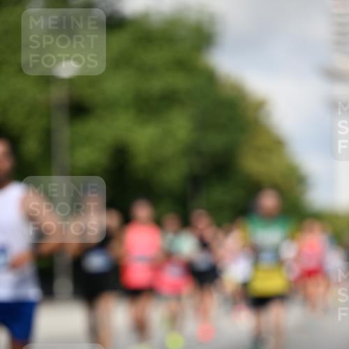 29.06.2025 - hella hamburg halbmarathon Dr. Thomas Lammeyer http://msf.ph/oto/8264040 29.06.2025 09:52:12 Kennedybrücke 1042, 1290, 1571, 1710, 2262, 2399, 3480, 3547, 4062, 4359, 4381, 5003, 5307, 5709, 6993, 7152, 7154, 7310, 7482, 8002, 8121, 8571, 8933, 9403, 9643, 10190, 10451, 10738, 10877, 11106 meine-sportfotos.de