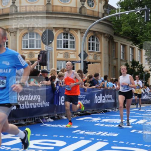 29.06.2025 - hella hamburg halbmarathon Strokosch-Dieckow http://msf.ph/oto/8264042 29.06.2025 10:44:27 Ziel 1057, 1468, 1902, 2365, 2402, 3305, 4310, 4691, 5476, 6495, 7191, 7322, 7710, 8928, 12327, 12554, 14464, 14667, 15862, 16803, 17097, 17729, 18539, 18765, 18806 meine-sportfotos.de