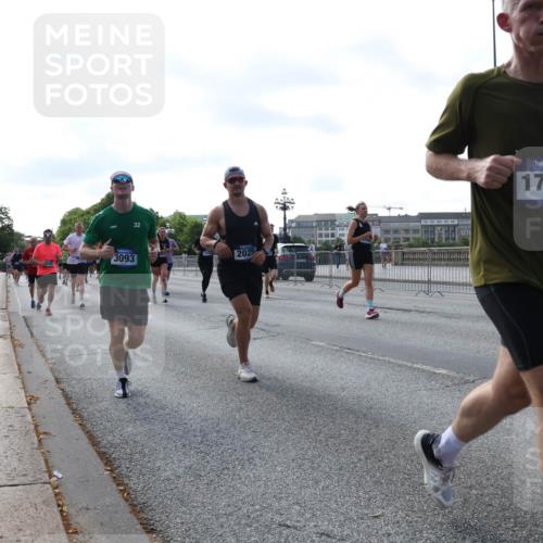 29.06.2025 - hella hamburg halbmarathon Lena Gebhardt http://msf.ph/oto/8264045 29.06.2025 09:57:12 Lombardsbrücke 1030, 1327, 1381, 1442, 1537, 1657, 1783, 1833, 2013, 2025, 2074, 2111, 2119, 2252, 2340, 2378, 2396, 2595, 2814, 2839, 2855, 2869, 2878, 3048, 3093, 3103, 3310, 3575, 3652, 3698, 3791, 4299, 4377, 4558, 4635, 4726, 4770, 4897, 4986, 5008, 5013, 5018, 5021, 5169, 5194, 5319, 5744, 5839, 6033, 6125, 6377, 6631, 6720, 6762, 6795, 6942, 7176, 7177, 7221, 7259, 7742, 7918, 8112, 8313, 8572, 8587, 8618, 8651, 8661, 8710, 8813, 8863, 8921, 8930, 9060, 9082, 9316, 9497, 10191 meine-sportfotos.de