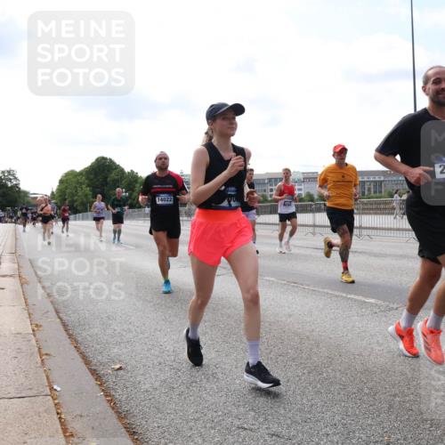 29.06.2025 - hella hamburg halbmarathon Lena Gebhardt http://msf.ph/oto/8264046 29.06.2025 10:11:06 Lombardsbrücke 1166, 1186, 1723, 1781, 2868, 3837, 4287, 4389, 5254, 5653, 5990, 5991, 7250, 7271, 7370, 8171, 8206, 8207, 8368, 8561, 9119, 9169, 9829, 10196, 11149, 11355, 11887, 12286, 12426, 12556, 12571, 12790, 12836, 13588, 13594, 13603, 14022, 14149, 14270, 15009, 15214, 15252, 15908, 16383, 16808, 17142, 17500, 17532, 17787, 18949, 19172, 19241 meine-sportfotos.de