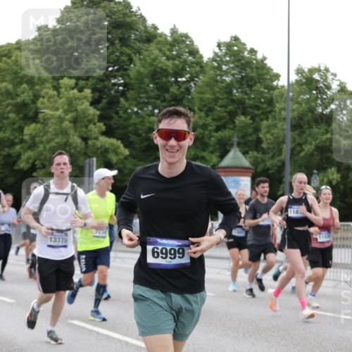 29.06.2025 - hella hamburg halbmarathon Jannik Wohlers http://msf.ph/oto/8264061 29.06.2025 10:33:09 Lombardsbrücke 1995, 2342, 2776, 3170, 3560, 3812, 4164, 4361, 4433, 4449, 5075, 5096, 5141, 5569, 6109, 6854, 6999, 7653, 7705, 8021, 8157, 8282, 8891, 9234, 9258, 9438, 9750, 9780, 9799, 11453, 11546, 11676, 11811, 11827, 11928, 12237, 12238, 12652, 12855, 13375, 13601, 14098, 14451, 15044, 15072, 15367 meine-sportfotos.de