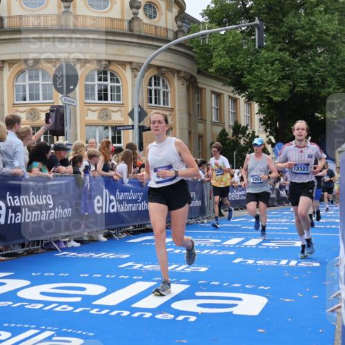 29.06.2025 - hella hamburg halbmarathon Strokosch-Dieckow http://msf.ph/oto/8264073 29.06.2025 10:44:28 Ziel 1057, 1468, 1902, 2365, 2402, 3305, 4310, 4691, 5476, 6495, 7191, 7322, 7710, 8928, 12327, 12554, 12711, 14351, 14464, 14667, 14798, 15862, 16803, 17097, 17729, 18539, 18765, 18806 meine-sportfotos.de