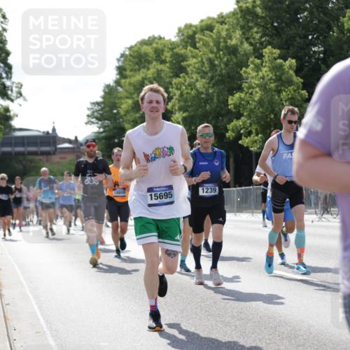 29.06.2025 - hella hamburg halbmarathon Jannik Wohlers http://msf.ph/oto/8264117 29.06.2025 09:59:45 Lombardsbrücke 1006, 1125, 1180, 1239, 1264, 1914, 2099, 2159, 2447, 2582, 2584, 2677, 2730, 2910, 3177, 3181, 3898, 4013, 4231, 4632, 4772, 4796, 5272, 5341, 5728, 6082, 6104, 6462, 6581, 6636, 6891, 6892, 7159, 7717, 7786, 7824, 8223, 8394, 8531, 8573, 8730, 9611, 10044, 10268, 10534, 10582, 10742, 10759, 10788, 11158, 11159, 11846, 11992, 12213, 12248, 12513, 12774, 13847, 13993, 14139, 14429, 14750, 14785, 15097, 15431, 16327, 17468, 17525 meine-sportfotos.de
