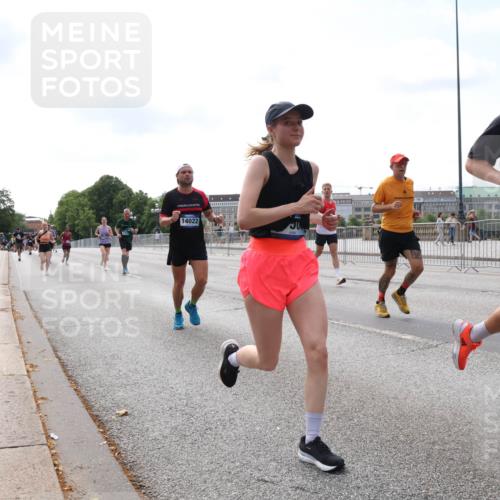 29.06.2025 - hella hamburg halbmarathon Lena Gebhardt http://msf.ph/oto/8264135 29.06.2025 10:11:06 Lombardsbrücke 1166, 1186, 1723, 1781, 2868, 3837, 4287, 4389, 5254, 5653, 5990, 5991, 7250, 7271, 7370, 8171, 8206, 8207, 8368, 8561, 9119, 9169, 9829, 10196, 11149, 11355, 11887, 12286, 12426, 12556, 12571, 12790, 12836, 13588, 13594, 13603, 14022, 14149, 14270, 15009, 15214, 15252, 15908, 16383, 16808, 17142, 17500, 17532, 17787, 18949, 19172, 19241 meine-sportfotos.de
