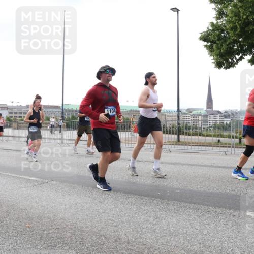 29.06.2025 - hella hamburg halbmarathon Lena Gebhardt http://msf.ph/oto/8264144 29.06.2025 10:46:08 Lombardsbrücke 1004, 1033, 1100, 1104, 1421, 1426, 1429, 1465, 1532, 1555, 1854, 1867, 1868, 1983, 2398, 2423, 2500, 2522, 2550, 2773, 2813, 2917, 2951, 2954, 2965, 3410, 4104, 4119, 4223, 4317, 4388, 4448, 4572, 5044, 5635, 5697, 5703, 5769, 5770, 5854, 5892, 6068, 6133, 6333, 6392, 6623, 7268, 7356, 7364, 7368, 7374, 7605, 7894, 7960, 7983, 8047, 8700, 9120, 9121, 9129, 9337, 9426, 9445, 10153, 10327, 10329, 10367, 10511, 11358, 11361, 11876, 11910, 12298, 12333, 12507, 12522 meine-sportfotos.de