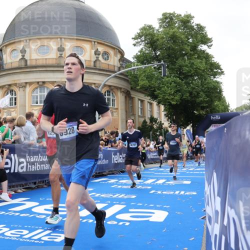 29.06.2025 - hella hamburg halbmarathon Strokosch-Dieckow http://msf.ph/oto/8264176 29.06.2025 10:44:31 Ziel 1057, 1468, 1782, 2365, 2402, 3305, 4310, 4691, 4991, 5476, 6490, 6495, 7322, 7710, 8928, 10669, 12327, 12554, 12711, 14351, 14464, 14667, 14798, 14816, 15862, 16224, 17097, 17729, 18107, 18464, 18539, 18560, 18765, 18806, 18868, 19206 meine-sportfotos.de
