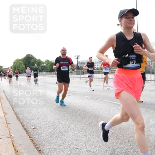 29.06.2025 - hella hamburg halbmarathon Lena Gebhardt http://msf.ph/oto/8264185 29.06.2025 10:11:07 Lombardsbrücke 1166, 1186, 1723, 1781, 2868, 3837, 4287, 4389, 5254, 5653, 5990, 5991, 7271, 7370, 8171, 8206, 8207, 8368, 8561, 9119, 9169, 9829, 10196, 10372, 11149, 11355, 11755, 12286, 12426, 12556, 12571, 12790, 12836, 13588, 13594, 13603, 14022, 14149, 14270, 15009, 15214, 15252, 15908, 16383, 16808, 17142, 17500, 17532, 17787, 18382, 18949, 19172, 19241 meine-sportfotos.de
