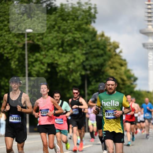 29.06.2025 - hella hamburg halbmarathon Dr. Thomas Lammeyer http://msf.ph/oto/8264189 29.06.2025 09:52:13 Kennedybrücke 1042, 1290, 1571, 2262, 2399, 3480, 3547, 4062, 4359, 4381, 5003, 5307, 5709, 6993, 7152, 7154, 7310, 7482, 8002, 8121, 8571, 8933, 9403, 9643, 10190, 10451, 10738, 10877, 11106 meine-sportfotos.de
