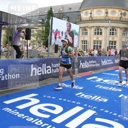 29.06.2025 - hella hamburg halbmarathon Michael Strokosch http://msf.ph/oto/8264190 29.06.2025 10:52:08 Ziel 1482, 2595, 5093, 5336, 5378, 7130, 7732, 8413, 8977, 12580, 15356, 15506, 15829, 16179, 16666, 17033, 17978, 18801 meine-sportfotos.de