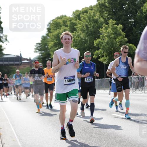 29.06.2025 - hella hamburg halbmarathon Jannik Wohlers http://msf.ph/oto/8264197 29.06.2025 09:59:45 Lombardsbrücke 1006, 1125, 1180, 1239, 1264, 1914, 2099, 2159, 2447, 2582, 2584, 2677, 2730, 2910, 3177, 3181, 3898, 4013, 4231, 4632, 4772, 4796, 5272, 5341, 5728, 6082, 6104, 6462, 6581, 6636, 6891, 6892, 7159, 7717, 7786, 7824, 8223, 8394, 8531, 8573, 8730, 9611, 10044, 10268, 10534, 10582, 10742, 10759, 10788, 11158, 11159, 11846, 11992, 12213, 12248, 12513, 12774, 13847, 13993, 14139, 14429, 14750, 14785, 15097, 15431, 16327, 17468, 17525 meine-sportfotos.de