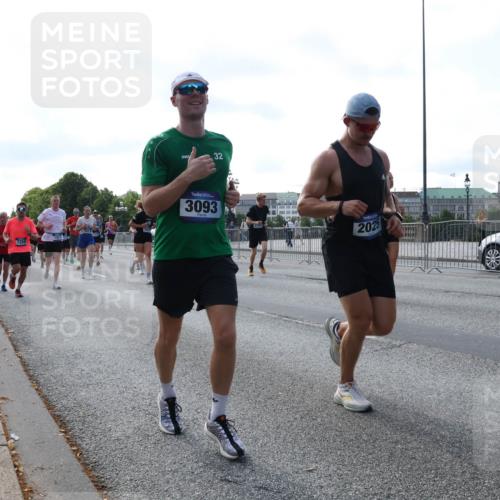 29.06.2025 - hella hamburg halbmarathon Lena Gebhardt http://msf.ph/oto/8264200 29.06.2025 09:57:13 Lombardsbrücke 1030, 1086, 1327, 1381, 1442, 1537, 1657, 1783, 1833, 2025, 2074, 2111, 2119, 2252, 2340, 2396, 2595, 2814, 2839, 2855, 2869, 2878, 3048, 3093, 3103, 3310, 3575, 3652, 3698, 3791, 4299, 4377, 4558, 4635, 4726, 4770, 4897, 4986, 5008, 5013, 5018, 5021, 5169, 5194, 5319, 5744, 5839, 6033, 6125, 6377, 6631, 6720, 6762, 6795, 6942, 7176, 7177, 7221, 7259, 7742, 7918, 8112, 8313, 8572, 8651, 8661, 8710, 8813, 8863, 8921, 8930, 9060, 9082, 9316, 9497, 10191 meine-sportfotos.de
