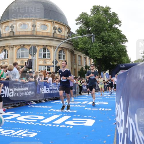 29.06.2025 - hella hamburg halbmarathon Strokosch-Dieckow http://msf.ph/oto/8264202 29.06.2025 10:44:32 Ziel 1057, 1468, 1782, 2365, 2402, 3305, 4310, 4691, 4991, 5476, 6490, 6495, 7322, 7710, 8928, 10669, 12327, 12554, 12711, 14351, 14464, 14667, 14798, 14816, 15862, 16224, 17097, 17729, 18107, 18464, 18539, 18560, 18765, 18868, 19206 meine-sportfotos.de