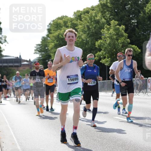 29.06.2025 - hella hamburg halbmarathon Jannik Wohlers http://msf.ph/oto/8264232 29.06.2025 09:59:45 Lombardsbrücke 1006, 1125, 1180, 1239, 1264, 1914, 2099, 2159, 2447, 2582, 2584, 2677, 2730, 2910, 3177, 3181, 3898, 4013, 4231, 4632, 4772, 4796, 5272, 5341, 5728, 6082, 6104, 6462, 6581, 6636, 6891, 6892, 7159, 7717, 7786, 7824, 8223, 8394, 8531, 8573, 8730, 9611, 10044, 10268, 10534, 10582, 10742, 10759, 10788, 11158, 11159, 11846, 11992, 12213, 12248, 12513, 12774, 13847, 13993, 14139, 14429, 14750, 14785, 15097, 15431, 16327, 17468, 17525 meine-sportfotos.de