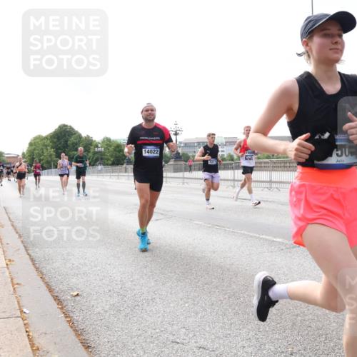 29.06.2025 - hella hamburg halbmarathon Lena Gebhardt http://msf.ph/oto/8264239 29.06.2025 10:11:07 Lombardsbrücke 1166, 1186, 1723, 1781, 2868, 3837, 4287, 4389, 5254, 5653, 5990, 5991, 7271, 7370, 8171, 8206, 8207, 8368, 8561, 9119, 9169, 9829, 10196, 10372, 11149, 11355, 11755, 12286, 12426, 12556, 12571, 12790, 12836, 13588, 13594, 13603, 14022, 14149, 14270, 15009, 15214, 15252, 15908, 16383, 16808, 17142, 17500, 17532, 17787, 18382, 18949, 19172, 19241 meine-sportfotos.de