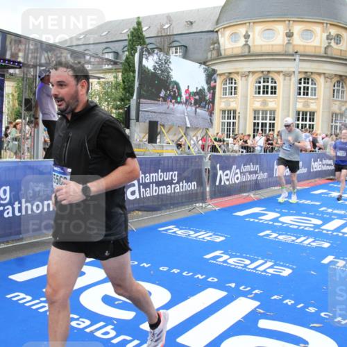 29.06.2025 - hella hamburg halbmarathon Michael Strokosch http://msf.ph/oto/8264263 29.06.2025 10:52:10 Ziel 1482, 2397, 2595, 5093, 5378, 6897, 7732, 9082, 12580, 13726, 14248, 15506, 15829, 16179, 16320, 16666, 17033, 18801 meine-sportfotos.de