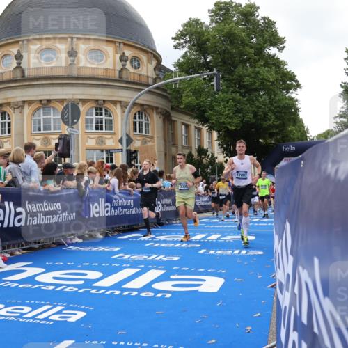 29.06.2025 - hella hamburg halbmarathon Strokosch-Dieckow http://msf.ph/oto/8264270 29.06.2025 10:44:34 Ziel 1468, 1782, 2365, 2402, 3305, 4991, 5476, 6490, 6495, 7322, 7710, 8928, 10669, 12554, 12711, 14351, 14464, 14667, 14798, 14816, 15862, 16224, 17097, 17729, 18107, 18437, 18464, 18539, 18560, 18765, 18868, 19206 meine-sportfotos.de