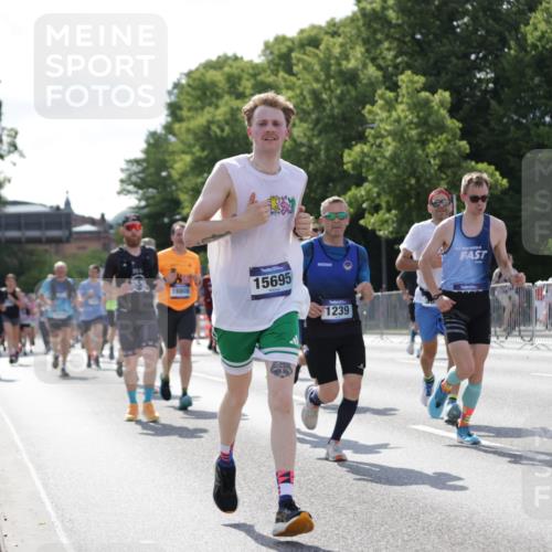 29.06.2025 - hella hamburg halbmarathon Jannik Wohlers http://msf.ph/oto/8264275 29.06.2025 09:59:45 Lombardsbrücke 1006, 1125, 1180, 1239, 1264, 1914, 2099, 2159, 2447, 2582, 2584, 2677, 2730, 2910, 3177, 3181, 3898, 4013, 4231, 4632, 4772, 4796, 5272, 5341, 5728, 6082, 6104, 6462, 6581, 6636, 6891, 6892, 7159, 7717, 7786, 7824, 8223, 8394, 8531, 8573, 8730, 9611, 10044, 10268, 10534, 10582, 10742, 10759, 10788, 11158, 11159, 11846, 11992, 12213, 12248, 12513, 12774, 13847, 13993, 14139, 14429, 14750, 14785, 15097, 15431, 16327, 17468, 17525 meine-sportfotos.de
