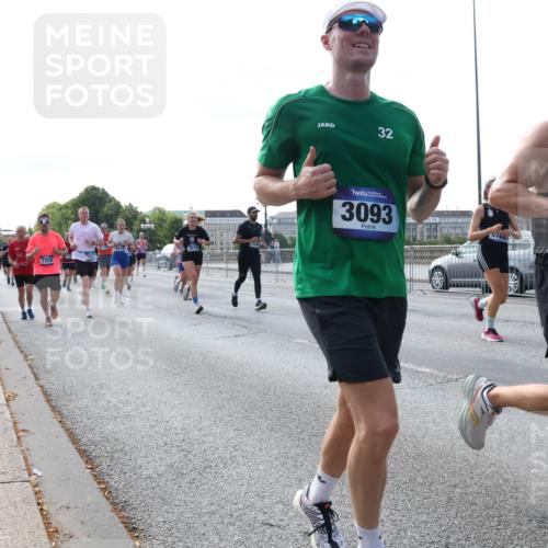 29.06.2025 - hella hamburg halbmarathon Lena Gebhardt http://msf.ph/oto/8264287 29.06.2025 09:57:14 Lombardsbrücke 1030, 1086, 1327, 1381, 1442, 1537, 1657, 1783, 2025, 2074, 2111, 2119, 2252, 2340, 2396, 2595, 2814, 2839, 2855, 2869, 2878, 3048, 3093, 3096, 3103, 3310, 3575, 3652, 3698, 3791, 4299, 4377, 4558, 4635, 4726, 4770, 4897, 4986, 5008, 5013, 5018, 5021, 5024, 5169, 5194, 5319, 5633, 5744, 6033, 6125, 6377, 6631, 6720, 6762, 6795, 6942, 7176, 7177, 7221, 7259, 7397, 7742, 7918, 8112, 8313, 8572, 8651, 8661, 8710, 8813, 8863, 8930, 9060, 9082, 9316, 9497, 10191 meine-sportfotos.de