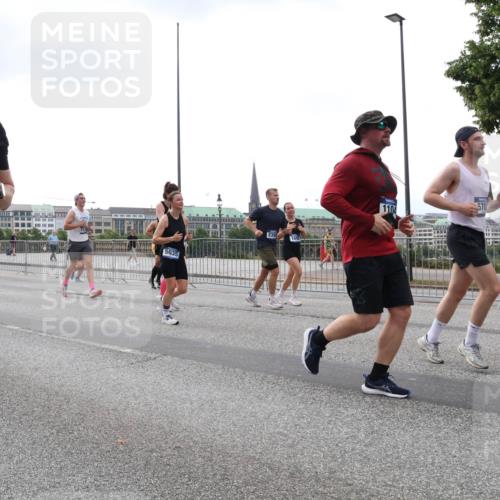 29.06.2025 - hella hamburg halbmarathon Lena Gebhardt http://msf.ph/oto/8264302 29.06.2025 10:46:08 Lombardsbrücke 1004, 1033, 1100, 1104, 1421, 1426, 1429, 1465, 1532, 1555, 1854, 1867, 1868, 1983, 2398, 2423, 2500, 2522, 2550, 2773, 2813, 2917, 2951, 2954, 2965, 3410, 4104, 4119, 4223, 4317, 4388, 4448, 4572, 5044, 5635, 5697, 5703, 5769, 5770, 5854, 5892, 6068, 6133, 6333, 6392, 6623, 7268, 7356, 7364, 7368, 7374, 7605, 7894, 7960, 7983, 8047, 8700, 9120, 9121, 9129, 9337, 9426, 9445, 10153, 10327, 10329, 10367, 10511, 11358, 11361, 11876, 11910, 12298, 12333, 12507, 12522 meine-sportfotos.de