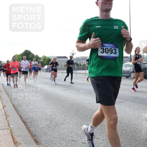 29.06.2025 - hella hamburg halbmarathon Lena Gebhardt http://msf.ph/oto/8264330 29.06.2025 09:57:14 Lombardsbrücke 1030, 1086, 1327, 1381, 1442, 1537, 1657, 1783, 2025, 2074, 2111, 2119, 2252, 2340, 2396, 2595, 2814, 2839, 2855, 2869, 2878, 3048, 3093, 3096, 3103, 3310, 3575, 3652, 3698, 3791, 4299, 4377, 4558, 4635, 4726, 4770, 4897, 4986, 5008, 5013, 5018, 5021, 5024, 5169, 5194, 5319, 5633, 5744, 6033, 6125, 6377, 6631, 6720, 6762, 6795, 6942, 7176, 7177, 7221, 7259, 7397, 7742, 7918, 8112, 8313, 8572, 8651, 8661, 8710, 8813, 8863, 8930, 9060, 9082, 9316, 9497, 10191 meine-sportfotos.de