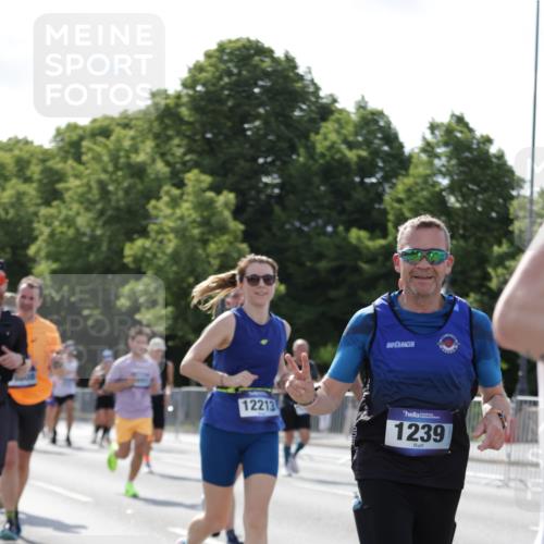 29.06.2025 - hella hamburg halbmarathon Jannik Wohlers http://msf.ph/oto/8264389 29.06.2025 09:59:47 Lombardsbrücke 1006, 1125, 1180, 1239, 1264, 1526, 2099, 2159, 2447, 2582, 2584, 2677, 2730, 3177, 3181, 3861, 3898, 4013, 4231, 4632, 4796, 5272, 5341, 5728, 6082, 6084, 6104, 6260, 6462, 6581, 6636, 6891, 6892, 7159, 7717, 7786, 7824, 8394, 8531, 8573, 8730, 10044, 10268, 10534, 10582, 10742, 10759, 10766, 10788, 11083, 11158, 11159, 11846, 11992, 12213, 12248, 12513, 12774, 13847, 13993, 14139, 14429, 14750, 15097, 15431, 16327, 17468, 17525 meine-sportfotos.de