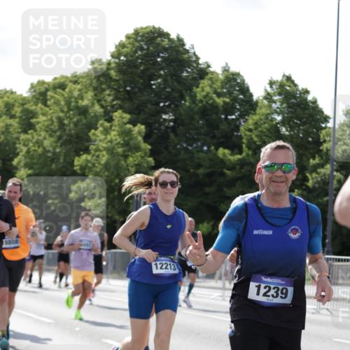 29.06.2025 - hella hamburg halbmarathon Jannik Wohlers http://msf.ph/oto/8264399 29.06.2025 09:59:47 Lombardsbrücke 1006, 1125, 1180, 1239, 1264, 1526, 2099, 2159, 2447, 2582, 2584, 2677, 2730, 3177, 3181, 3861, 3898, 4013, 4231, 4632, 4796, 5272, 5341, 5728, 6082, 6084, 6104, 6260, 6462, 6581, 6636, 6891, 6892, 7159, 7717, 7786, 7824, 8394, 8531, 8573, 8730, 10044, 10268, 10534, 10582, 10742, 10759, 10766, 10788, 11083, 11158, 11159, 11846, 11992, 12213, 12248, 12513, 12774, 13847, 13993, 14139, 14429, 14750, 15097, 15431, 16327, 17468, 17525 meine-sportfotos.de