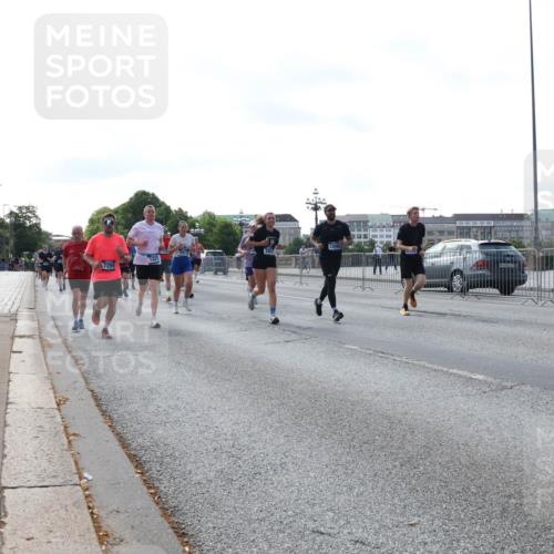 29.06.2025 - hella hamburg halbmarathon Lena Gebhardt http://msf.ph/oto/8264411 29.06.2025 09:57:14 Lombardsbrücke 1030, 1086, 1327, 1381, 1442, 1537, 1657, 1783, 2025, 2074, 2111, 2119, 2252, 2340, 2396, 2595, 2814, 2839, 2855, 2869, 2878, 3048, 3093, 3096, 3103, 3310, 3575, 3652, 3698, 3791, 4299, 4377, 4558, 4635, 4726, 4770, 4897, 4986, 5008, 5013, 5018, 5021, 5024, 5169, 5194, 5319, 5633, 5744, 6033, 6125, 6377, 6631, 6720, 6762, 6795, 6942, 7176, 7177, 7221, 7259, 7397, 7742, 7918, 8112, 8313, 8572, 8651, 8661, 8710, 8813, 8863, 8930, 9060, 9082, 9316, 9497, 10191 meine-sportfotos.de