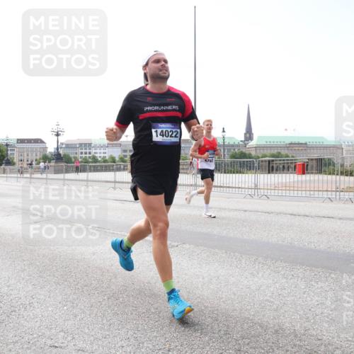 29.06.2025 - hella hamburg halbmarathon Lena Gebhardt http://msf.ph/oto/8264426 29.06.2025 10:11:08 Lombardsbrücke 1166, 1186, 1723, 1781, 2868, 3837, 4287, 4389, 5254, 5653, 5990, 5991, 7271, 7370, 8171, 8206, 8207, 8368, 8561, 9119, 9169, 9829, 10196, 10372, 11149, 11355, 11755, 12286, 12426, 12556, 12571, 12790, 12836, 13588, 13594, 13603, 14022, 14149, 14270, 15009, 15214, 15252, 15908, 16383, 16808, 17142, 17500, 17532, 17787, 18382, 18949, 19172, 19241 meine-sportfotos.de