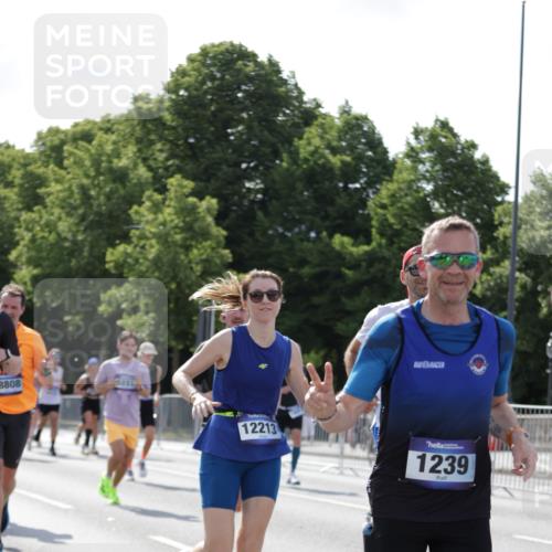 29.06.2025 - hella hamburg halbmarathon Jannik Wohlers http://msf.ph/oto/8264442 29.06.2025 09:59:47 Lombardsbrücke 1006, 1125, 1180, 1239, 1264, 1526, 2099, 2159, 2447, 2582, 2584, 2677, 2730, 3177, 3181, 3861, 3898, 4013, 4231, 4632, 4796, 5272, 5341, 5728, 6082, 6084, 6104, 6260, 6462, 6581, 6636, 6891, 6892, 7159, 7717, 7786, 7824, 8394, 8531, 8573, 8730, 10044, 10268, 10534, 10582, 10742, 10759, 10766, 10788, 11083, 11158, 11159, 11846, 11992, 12213, 12248, 12513, 12774, 13847, 13993, 14139, 14429, 14750, 15097, 15431, 16327, 17468, 17525 meine-sportfotos.de