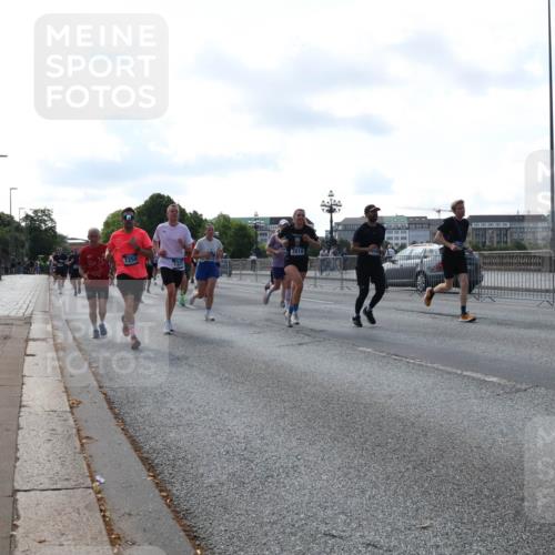 29.06.2025 - hella hamburg halbmarathon Lena Gebhardt http://msf.ph/oto/8264468 29.06.2025 09:57:14 Lombardsbrücke 1030, 1086, 1327, 1381, 1442, 1537, 1657, 1783, 2025, 2074, 2111, 2119, 2252, 2340, 2396, 2595, 2814, 2839, 2855, 2869, 2878, 3048, 3093, 3096, 3103, 3310, 3575, 3652, 3698, 3791, 4299, 4377, 4558, 4635, 4726, 4770, 4897, 4986, 5008, 5013, 5018, 5021, 5024, 5169, 5194, 5319, 5633, 5744, 6033, 6125, 6377, 6631, 6720, 6762, 6795, 6942, 7176, 7177, 7221, 7259, 7397, 7742, 7918, 8112, 8313, 8572, 8651, 8661, 8710, 8813, 8863, 8930, 9060, 9082, 9316, 9497, 10191 meine-sportfotos.de