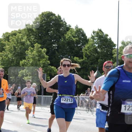 29.06.2025 - hella hamburg halbmarathon Jannik Wohlers http://msf.ph/oto/8264509 29.06.2025 09:59:47 Lombardsbrücke 1006, 1125, 1180, 1239, 1264, 1526, 2099, 2159, 2447, 2582, 2584, 2677, 2730, 3177, 3181, 3861, 3898, 4013, 4231, 4632, 4796, 5272, 5341, 5728, 6082, 6084, 6104, 6260, 6462, 6581, 6636, 6891, 6892, 7159, 7717, 7786, 7824, 8394, 8531, 8573, 8730, 10044, 10268, 10534, 10582, 10742, 10759, 10766, 10788, 11083, 11158, 11159, 11846, 11992, 12213, 12248, 12513, 12774, 13847, 13993, 14139, 14429, 14750, 15097, 15431, 16327, 17468, 17525 meine-sportfotos.de