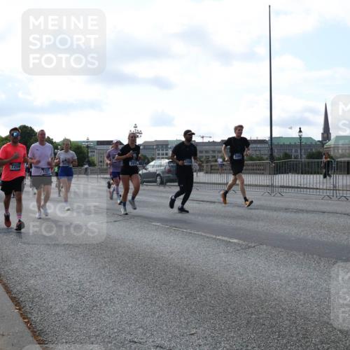 29.06.2025 - hella hamburg halbmarathon Lena Gebhardt http://msf.ph/oto/8264532 29.06.2025 09:57:14 Lombardsbrücke 1030, 1086, 1327, 1381, 1442, 1537, 1657, 1783, 2025, 2074, 2111, 2119, 2252, 2340, 2396, 2595, 2814, 2839, 2855, 2869, 2878, 3048, 3093, 3096, 3103, 3310, 3575, 3652, 3698, 3791, 4299, 4377, 4558, 4635, 4726, 4770, 4897, 4986, 5008, 5013, 5018, 5021, 5024, 5169, 5194, 5319, 5633, 5744, 6033, 6125, 6377, 6631, 6720, 6762, 6795, 6942, 7176, 7177, 7221, 7259, 7397, 7742, 7918, 8112, 8313, 8572, 8651, 8661, 8710, 8813, 8863, 8930, 9060, 9082, 9316, 9497, 10191 meine-sportfotos.de