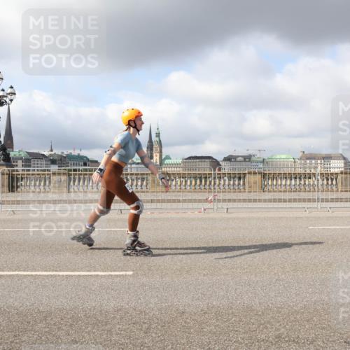 29.06.2025 - hella hamburg halbmarathon Lena Gebhardt http://msf.ph/oto/8264562 29.06.2025 09:04:33 Lombardsbrücke  meine-sportfotos.de