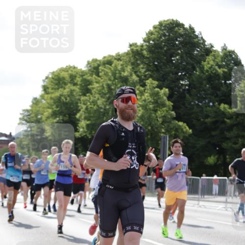 29.06.2025 - hella hamburg halbmarathon Jannik Wohlers http://msf.ph/oto/8264576 29.06.2025 09:59:48 Lombardsbrücke 1006, 1019, 1125, 1180, 1239, 1264, 1526, 2027, 2086, 2099, 2159, 2447, 2582, 2584, 2606, 2652, 2677, 2730, 3177, 3181, 3861, 3898, 4013, 4231, 4632, 4796, 5272, 5341, 5728, 6082, 6084, 6104, 6260, 6462, 6470, 6581, 6636, 6891, 6892, 7159, 7717, 7786, 7824, 8394, 8531, 10044, 10268, 10534, 10582, 10742, 10759, 10766, 10788, 11083, 11158, 11159, 11846, 11992, 12213, 12248, 12513, 12646, 12774, 13512, 13847, 13993, 14139, 14429, 14750, 15097, 15431, 16327 meine-sportfotos.de