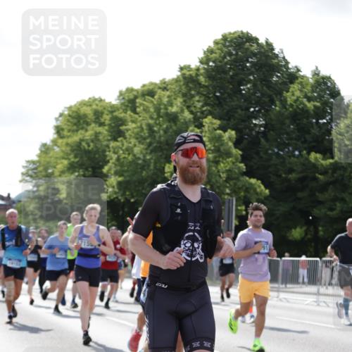 29.06.2025 - hella hamburg halbmarathon Jannik Wohlers http://msf.ph/oto/8264605 29.06.2025 09:59:48 Lombardsbrücke 1006, 1019, 1125, 1180, 1239, 1264, 1526, 2027, 2086, 2099, 2159, 2447, 2582, 2584, 2606, 2652, 2677, 2730, 3177, 3181, 3861, 3898, 4013, 4231, 4632, 4796, 5272, 5341, 5728, 6082, 6084, 6104, 6260, 6462, 6470, 6581, 6636, 6891, 6892, 7159, 7717, 7786, 7824, 8394, 8531, 10044, 10268, 10534, 10582, 10742, 10759, 10766, 10788, 11083, 11158, 11159, 11846, 11992, 12213, 12248, 12513, 12646, 12774, 13512, 13847, 13993, 14139, 14429, 14750, 15097, 15431, 16327 meine-sportfotos.de