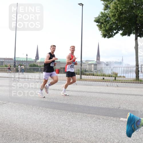 29.06.2025 - hella hamburg halbmarathon Lena Gebhardt http://msf.ph/oto/8264626 29.06.2025 10:11:08 Lombardsbrücke 1166, 1186, 1723, 1781, 2868, 3837, 4287, 4389, 5254, 5653, 5990, 5991, 7271, 7370, 8171, 8206, 8207, 8368, 8561, 9119, 9169, 9829, 10196, 10372, 11149, 11355, 11755, 12286, 12426, 12556, 12571, 12790, 12836, 13588, 13594, 13603, 14022, 14149, 14270, 15009, 15214, 15252, 15908, 16383, 16808, 17142, 17500, 17532, 17787, 18382, 18949, 19172, 19241 meine-sportfotos.de