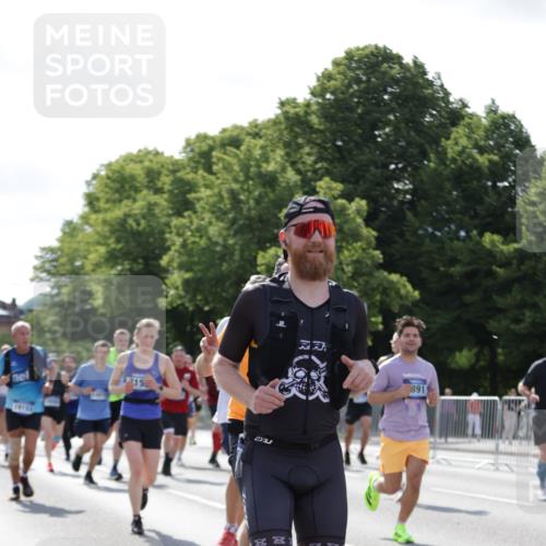 29.06.2025 - hella hamburg halbmarathon Jannik Wohlers http://msf.ph/oto/8264628 29.06.2025 09:59:48 Lombardsbrücke 1006, 1019, 1125, 1180, 1239, 1264, 1526, 2027, 2086, 2099, 2159, 2447, 2582, 2584, 2606, 2652, 2677, 2730, 3177, 3181, 3861, 3898, 4013, 4231, 4632, 4796, 5272, 5341, 5728, 6082, 6084, 6104, 6260, 6462, 6470, 6581, 6636, 6891, 6892, 7159, 7717, 7786, 7824, 8394, 8531, 10044, 10268, 10534, 10582, 10742, 10759, 10766, 10788, 11083, 11158, 11159, 11846, 11992, 12213, 12248, 12513, 12646, 12774, 13512, 13847, 13993, 14139, 14429, 14750, 15097, 15431, 16327 meine-sportfotos.de