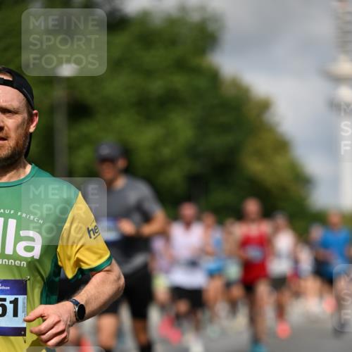 29.06.2025 - hella hamburg halbmarathon Dr. Thomas Lammeyer http://msf.ph/oto/8264668 29.06.2025 09:52:16 Kennedybrücke 1042, 1290, 1571, 2262, 2399, 3480, 3547, 4062, 4359, 4381, 5003, 5307, 6993, 7152, 7154, 7310, 7482, 8002, 8121, 8571, 9403, 9640, 9643, 10190, 10451, 10738, 10877, 11106, 11423 meine-sportfotos.de
