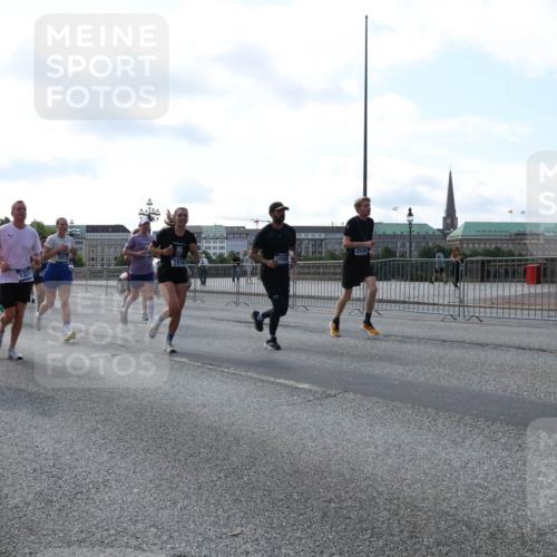 29.06.2025 - hella hamburg halbmarathon Lena Gebhardt http://msf.ph/oto/8264672 29.06.2025 09:57:15 Lombardsbrücke 1030, 1086, 1193, 1327, 1381, 1442, 1537, 1657, 1783, 2025, 2074, 2111, 2119, 2252, 2340, 2396, 2444, 2595, 2814, 2839, 2855, 2869, 2878, 3048, 3093, 3096, 3103, 3575, 3698, 3791, 4299, 4558, 4726, 4770, 4897, 4986, 5008, 5013, 5018, 5021, 5024, 5169, 5194, 5319, 5633, 5744, 6033, 6125, 6377, 6631, 6720, 6762, 6795, 6942, 7176, 7177, 7221, 7259, 7397, 7742, 7918, 8112, 8313, 8572, 8651, 8661, 8710, 8813, 8863, 8930, 9060, 9082, 9316, 9497, 10191 meine-sportfotos.de